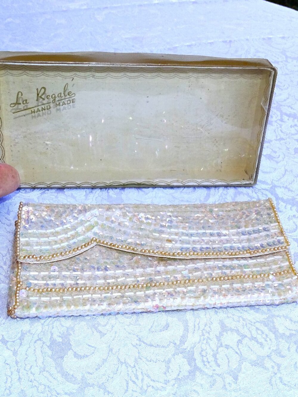 La Regale Hand Made Sequin ad Pearl Clutch Purse Vintage
